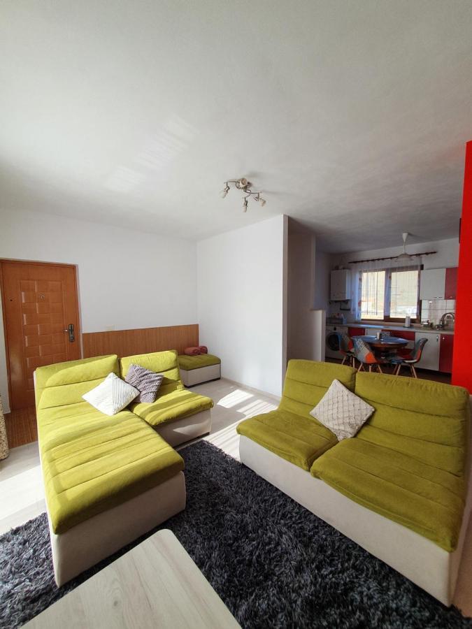 Апартаменты Apartament La Casa In Curte Comuna Кодля Экстерьер фото