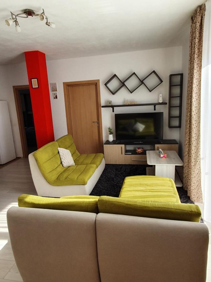 Апартаменты Apartament La Casa In Curte Comuna Кодля Экстерьер фото